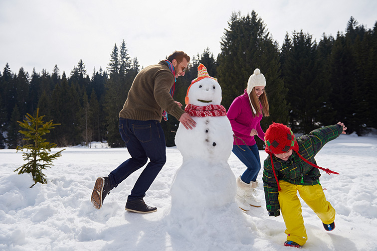 6 Fun Snow Day Activities for Kids | Family Vacation Critic