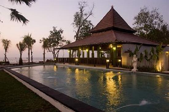 Puri Saron Hotel Baruna Beach Cottages Bali Lovina Beach What