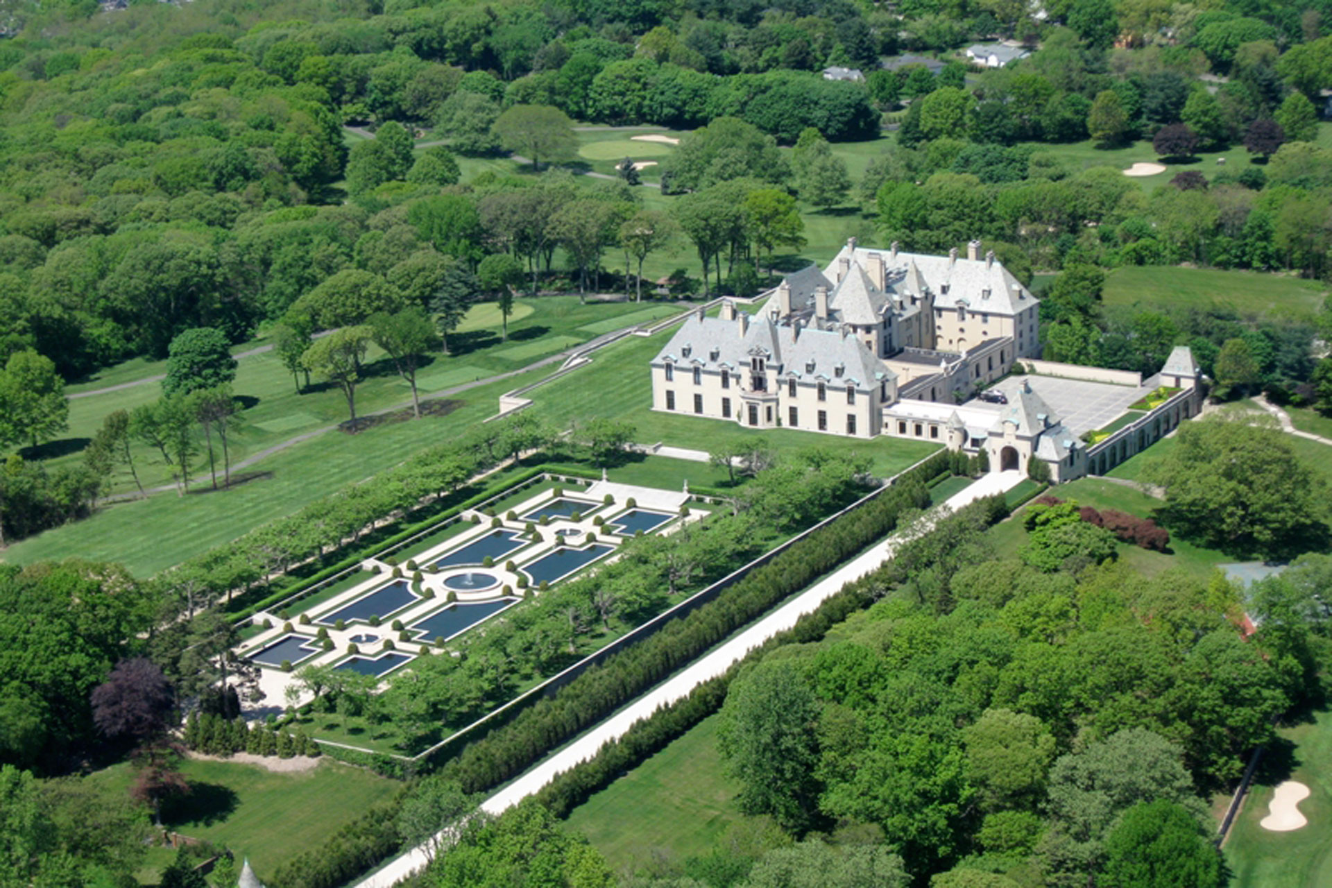 Aerial shot of Oheka Castle and gardens