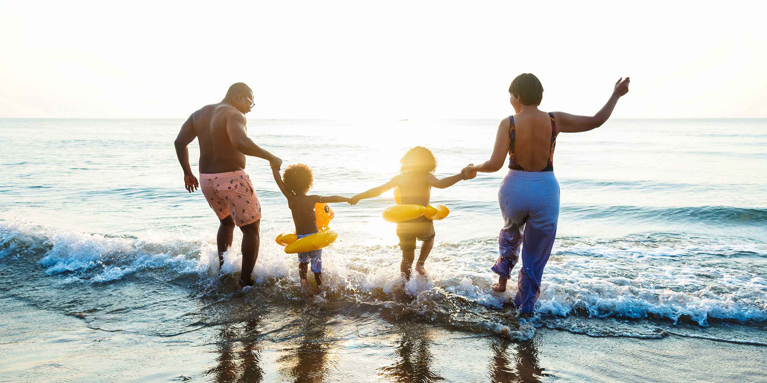 travelling family image