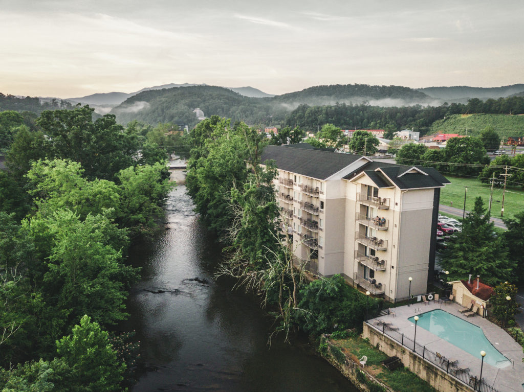 Exterior view of the Twin Mountain Inn & Suites