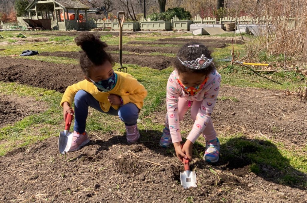 Children digging at the Brooklyn Botanic Garden