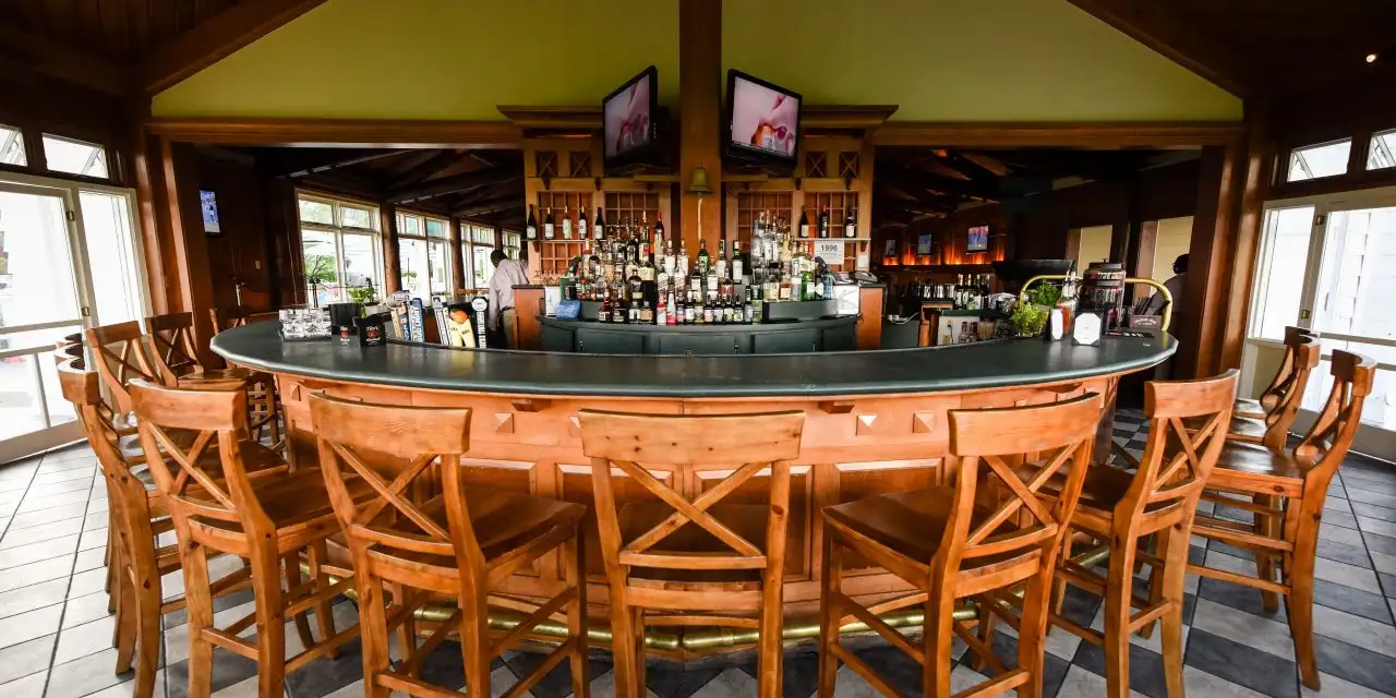 Round Island Bar at Straits Lodge at Mission Point Resort; Courtesy of Mission Point Resort