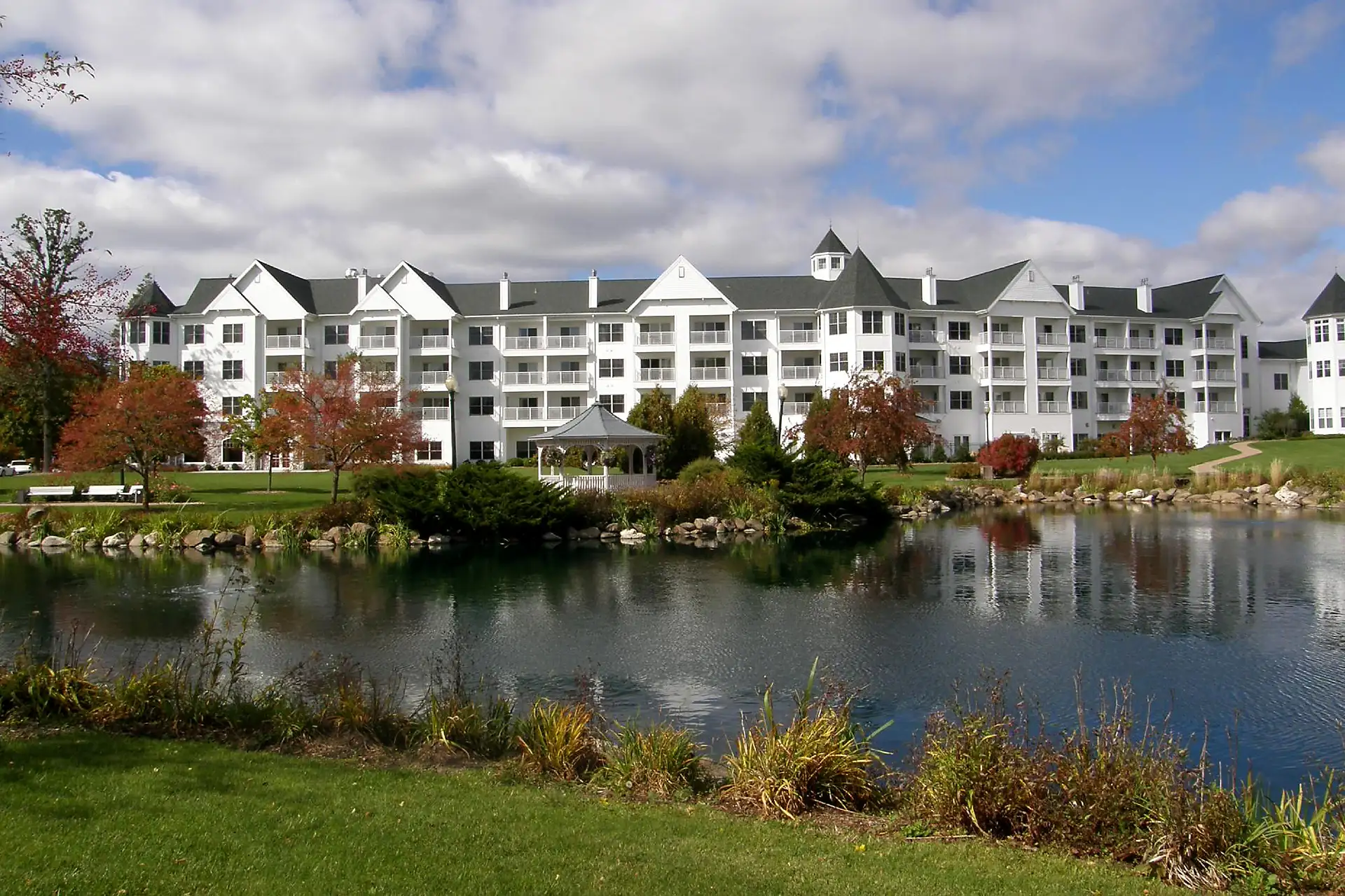 exterior view of Osthoff Resort; Courtesy of Osthoff Resort