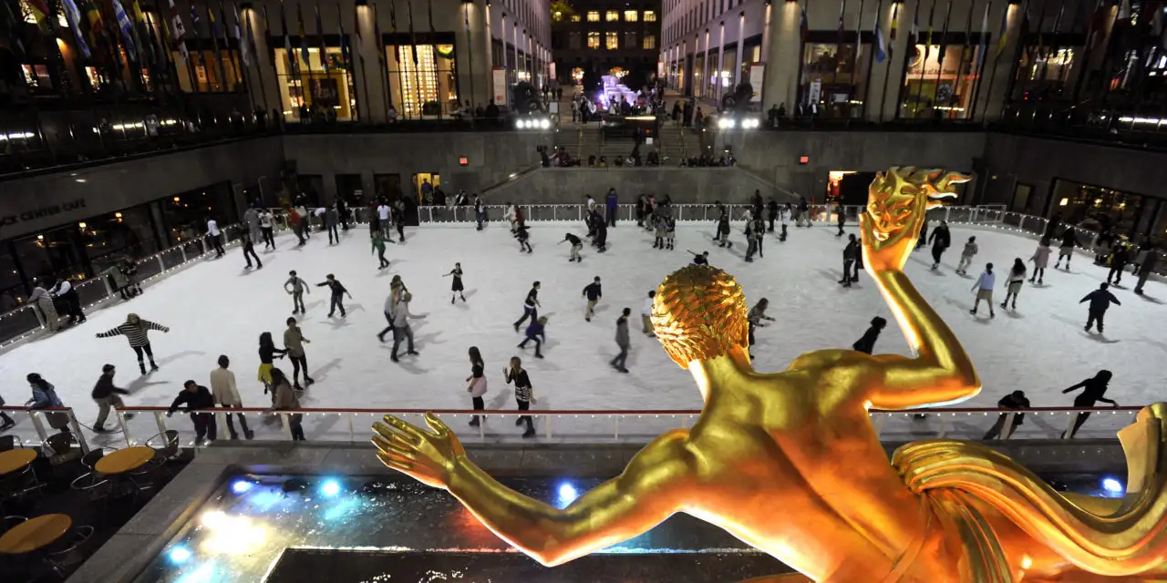 People skating at Rockefeller Center