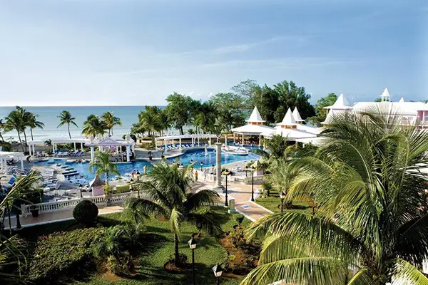 The pool at Hotel Riu Palace Tropical Bay.