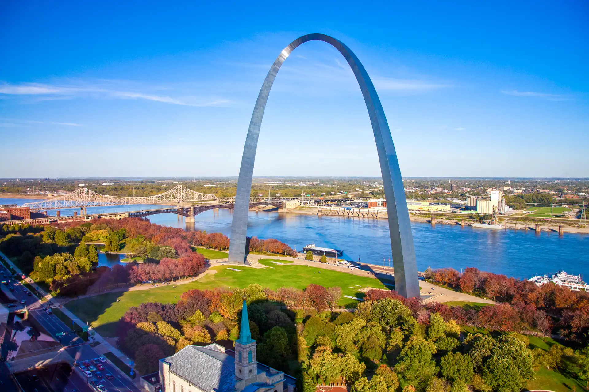St. Louis Arch; Courtesy by amolson7/Shutterstock.com