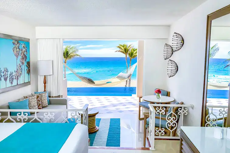 Swim-Up Suite at Panama Jack Resorts Cancun