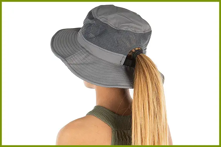 Woman with ponytail wearing a bucket hat