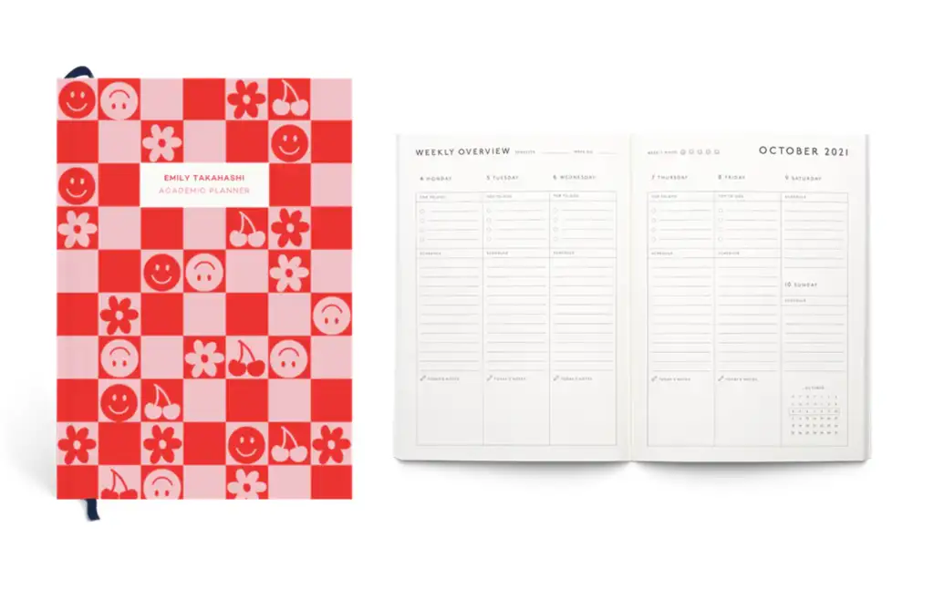 Front cover and inside pages of the Papier Checkmate Planner
